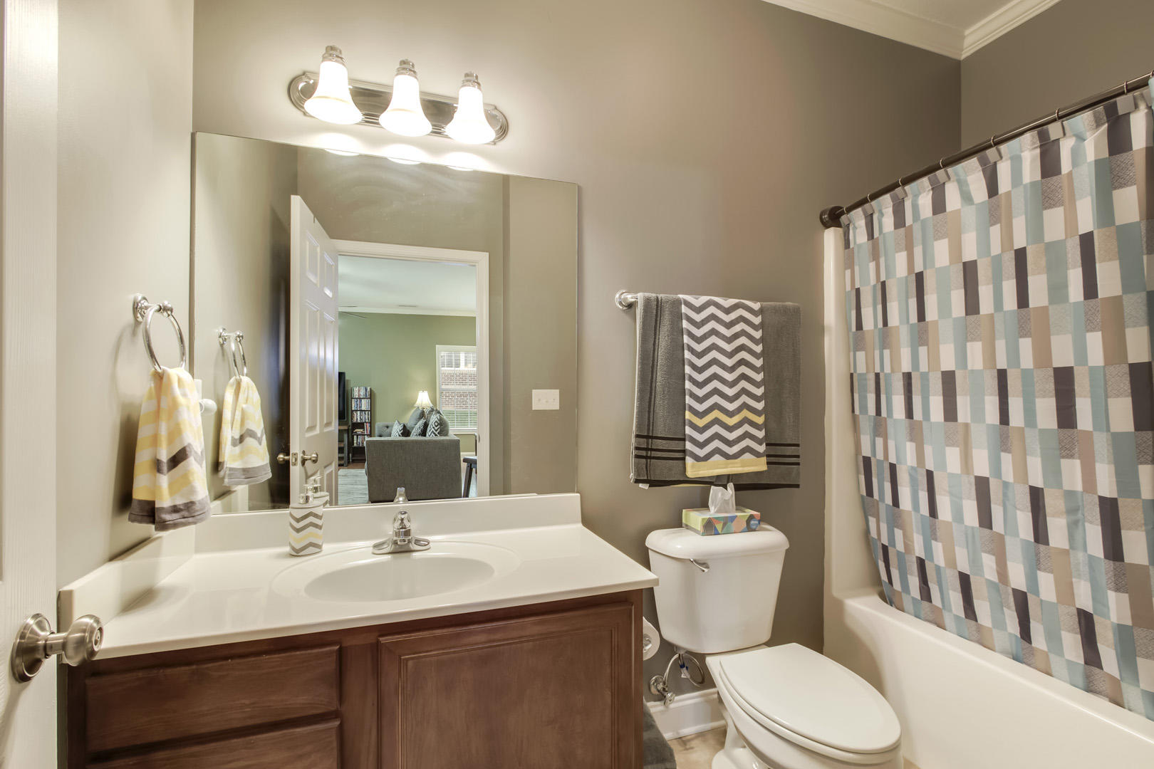 124 Hardinberry Street Oak Ridge, TN 37830 - Photo 7 of 19 07_HardinberryRoad_124_GuestBath