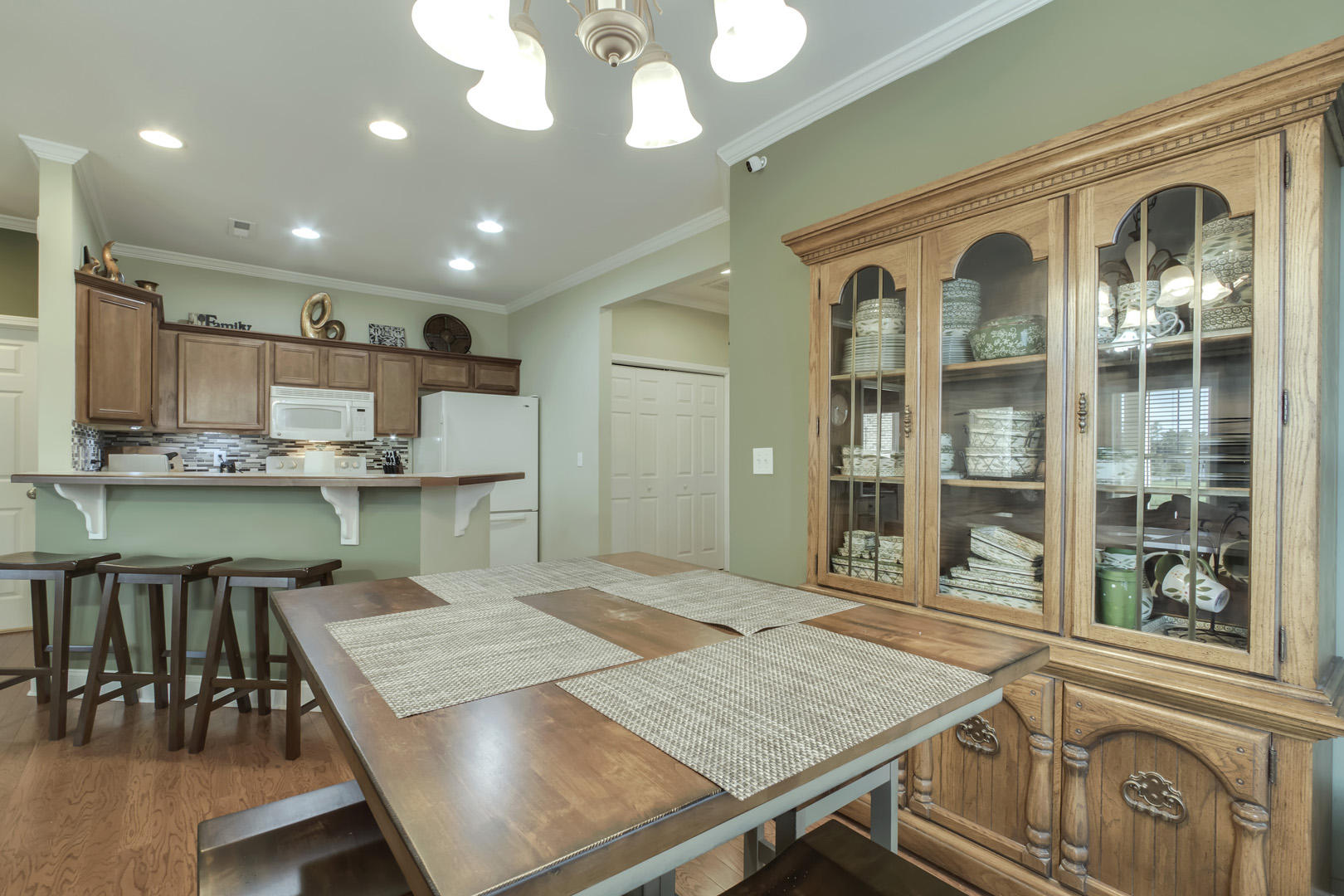 124 Hardinberry Street Oak Ridge, TN 37830 - Photo 9 of 19 09_HardinberryRoad_124_Dining01
