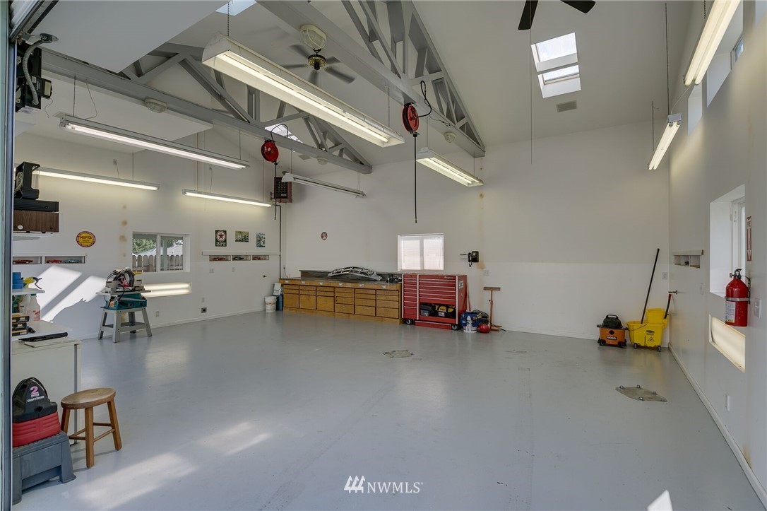 6003 Cady Road Everett, WA 98203 - Photo 5 of 25