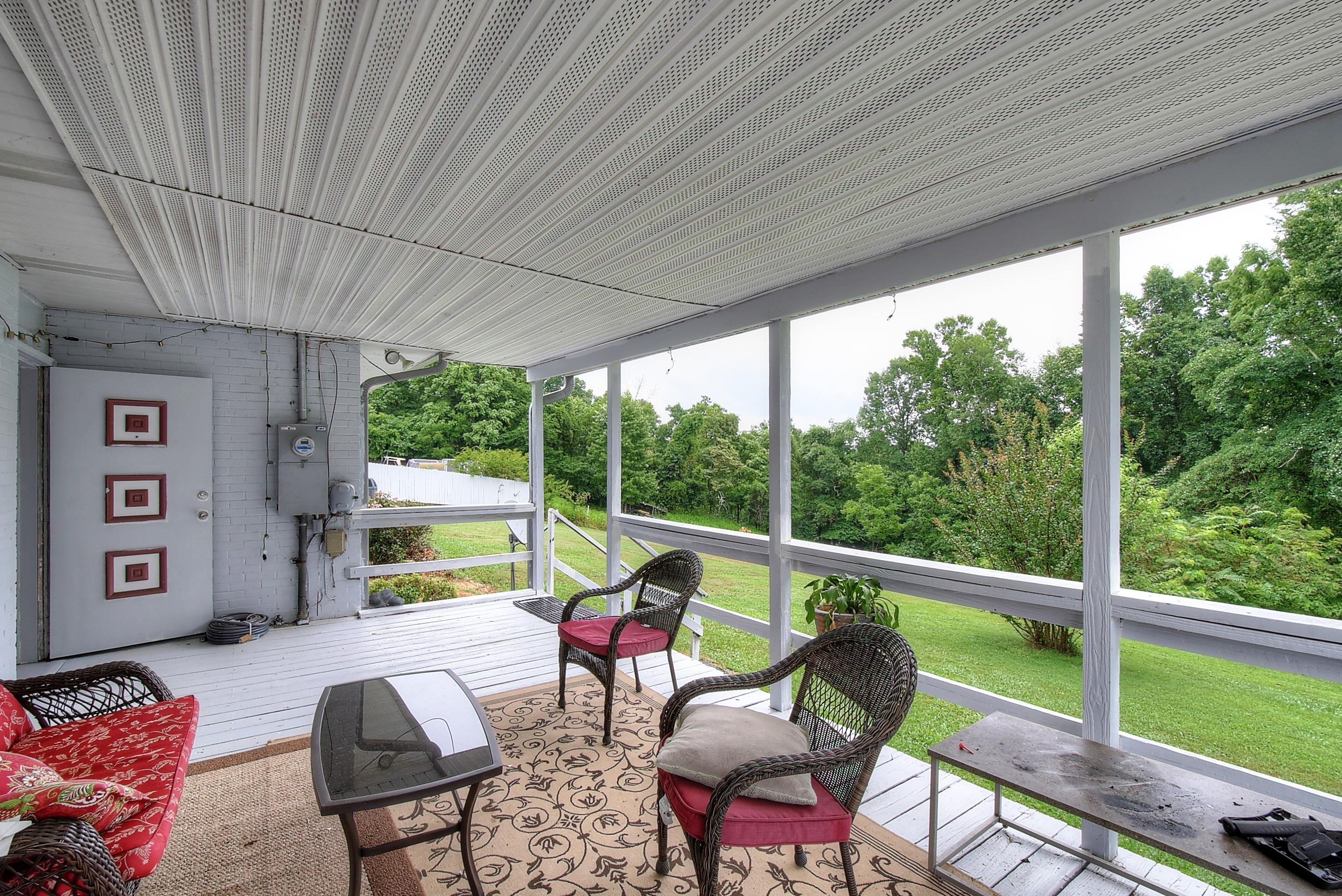 4829 Edens View Road Kingsport, TN 37664 - Photo 34 of 42 Covered back deck