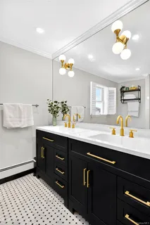 $899,000 | 7 Abrams Place, Lynbrook, NY 11563
