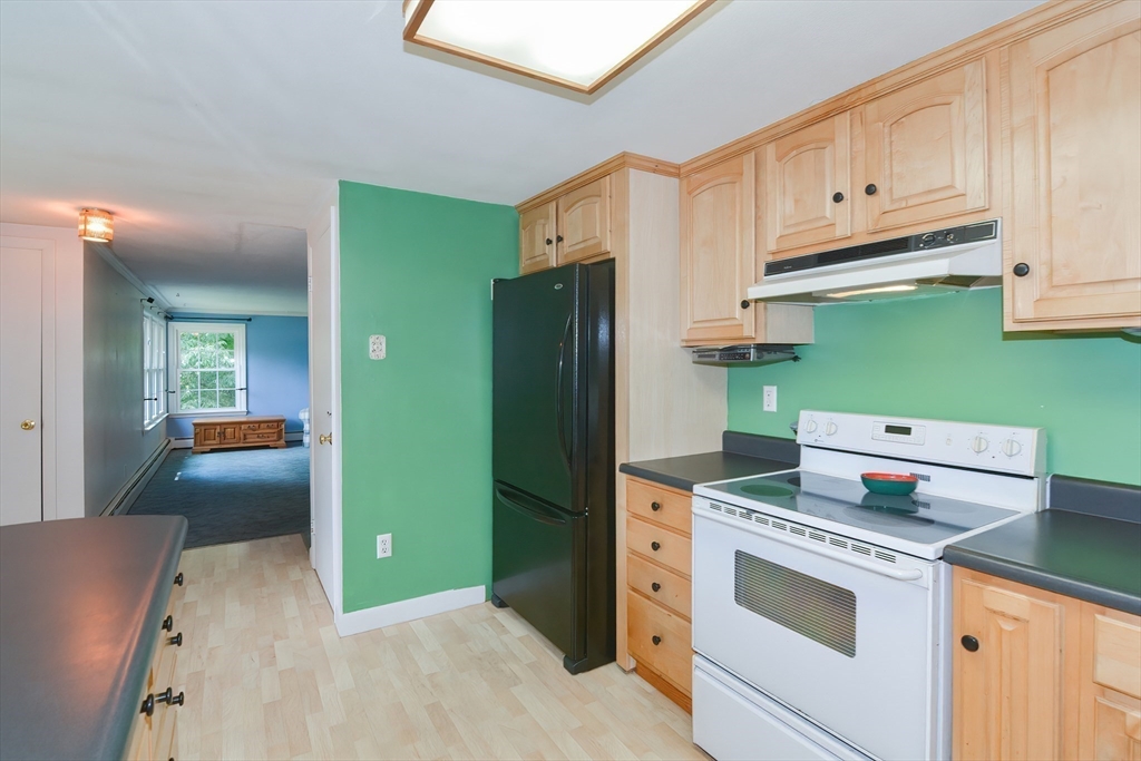 40 Eastern Avenue Lunenburg, MA 01462 - Photo 20 of 42 a kitchen with a stove and a refrigerator