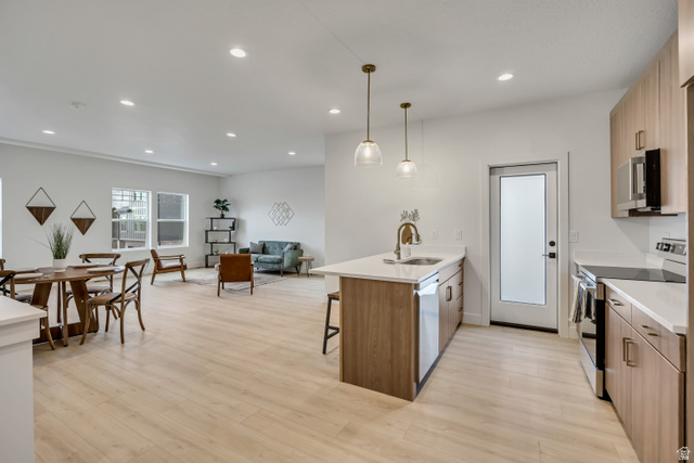354 East 7635 S Street Sandy, UT 84047 - Photo 4 of 28