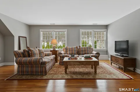 $1,975,000 | 10 Pheasant Hill Road, Weston, CT 06883