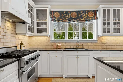 $1,975,000 | 10 Pheasant Hill Road, Weston, CT 06883