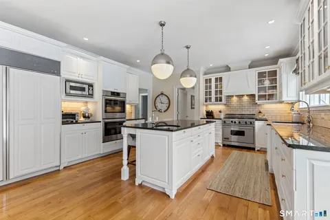 $1,975,000 | 10 Pheasant Hill Road, Weston, CT 06883