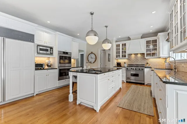 $1,975,000 | 10 Pheasant Hill Road, Weston, CT 06883