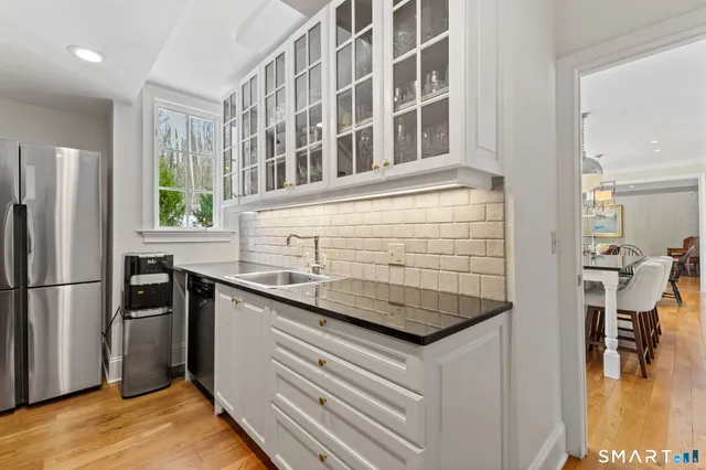 $1,975,000 | 10 Pheasant Hill Road, Weston, CT 06883