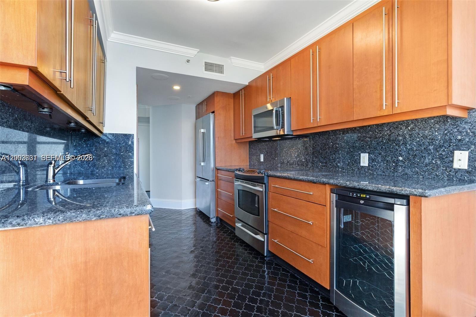 701 Brickell Key Boulevard, Unit 2103 Miami, FL 33131 - Photo 16 of 48 WINE COOLER