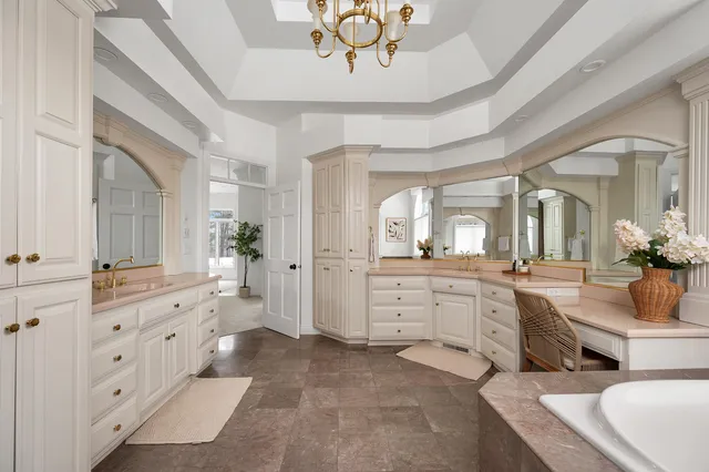 $1,650,000 | 120 Stonebridge Court, Green Bay, WI 54313