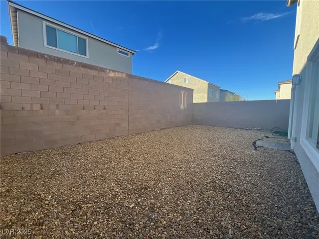 $2,595 | 7939 Terra Barossa Street, Las Vegas, NV 89113