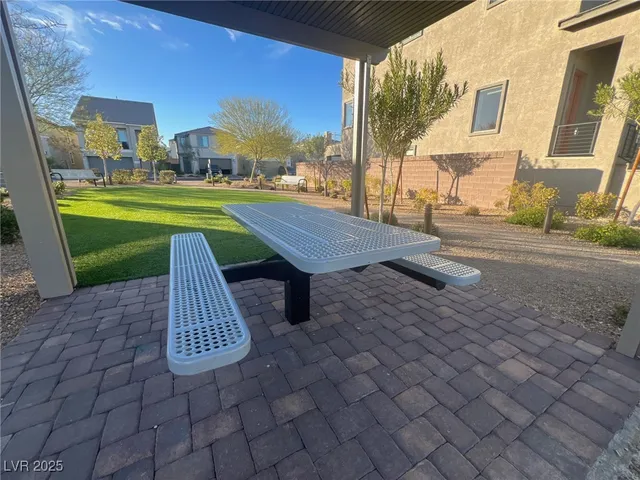 $2,595 | 7939 Terra Barossa Street, Las Vegas, NV 89113