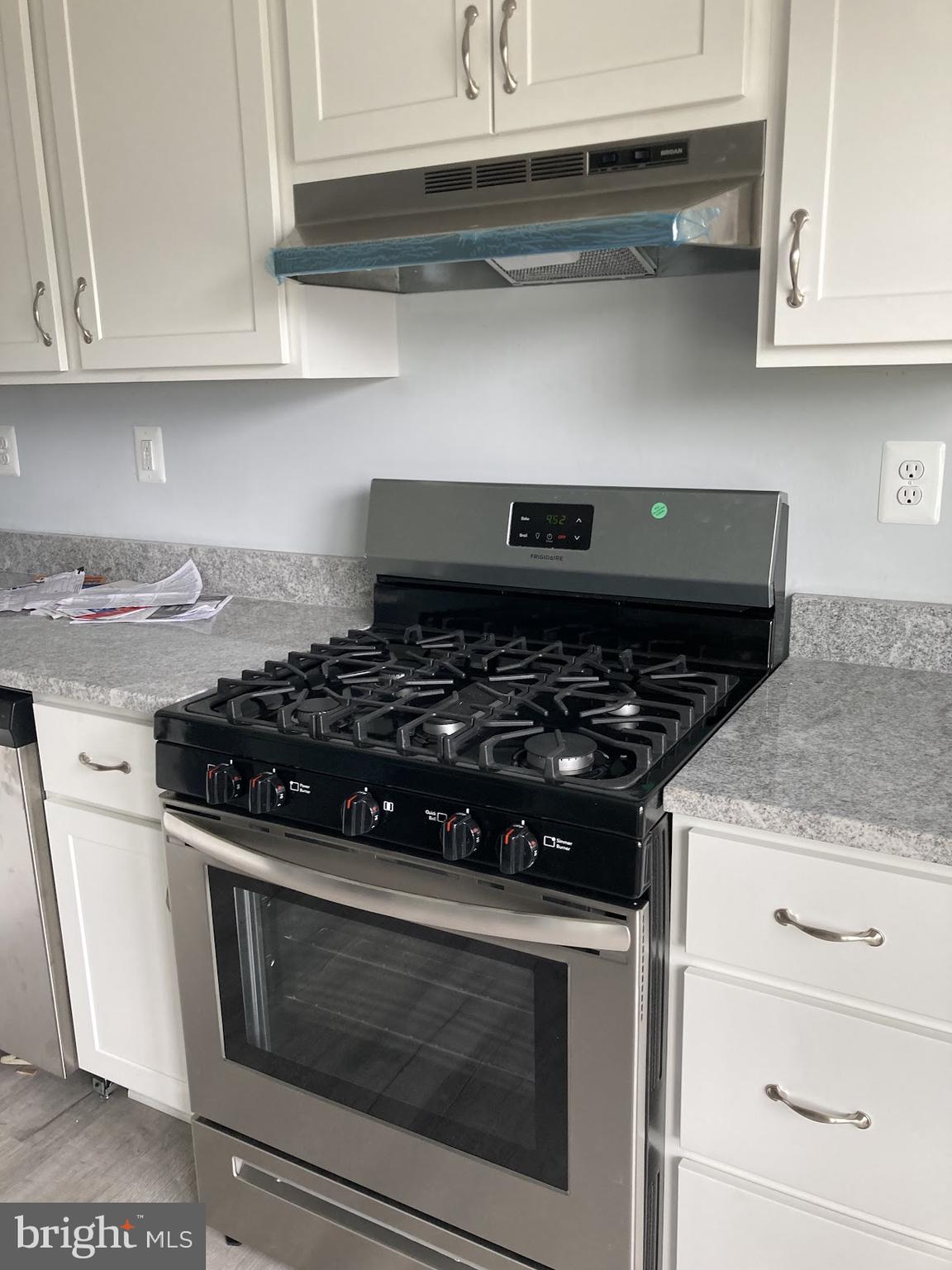 5775 Springfish Place Waldorf, MD 20603 - Photo 11 of 51 New gas stove with new hood