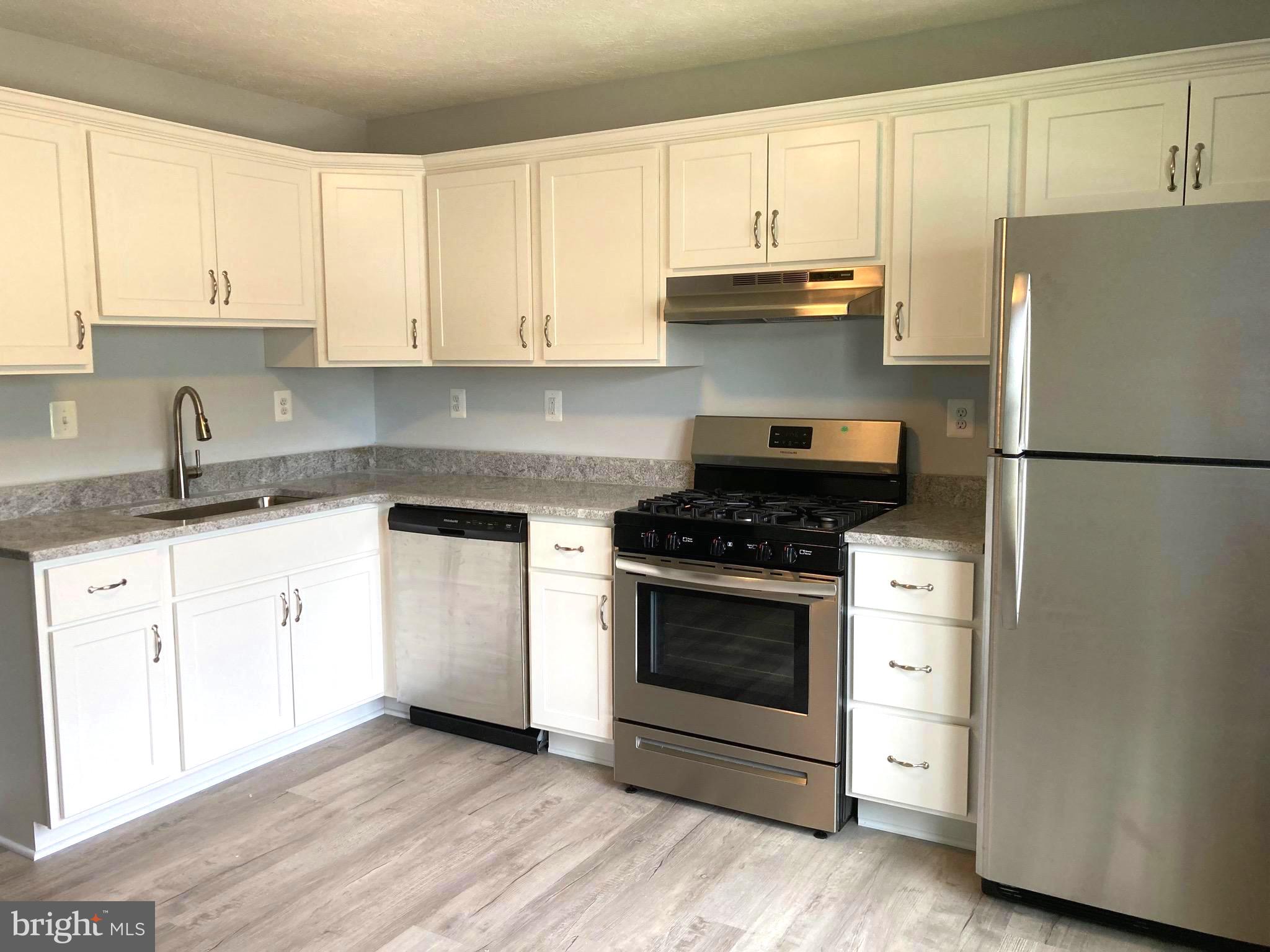 5775 Springfish Place Waldorf, MD 20603 - Photo 4 of 51 New cabinets & new granite counters