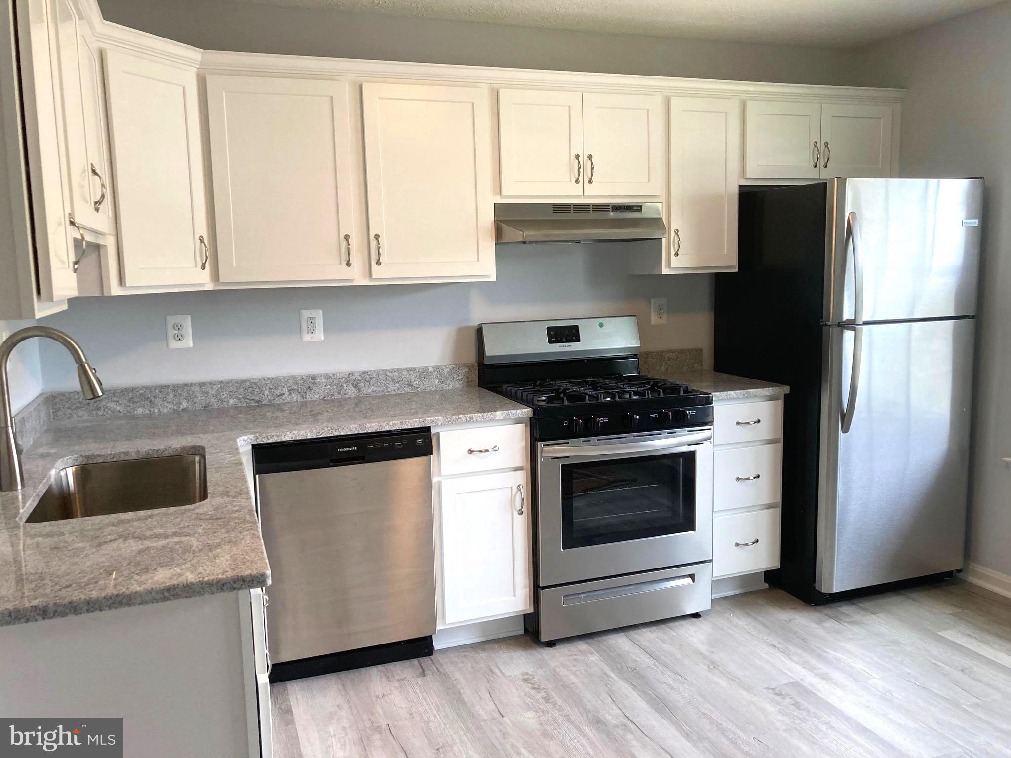 5775 Springfish Place Waldorf, MD 20603 - Photo 5 of 51 New stainless appliances & new LVP flooring