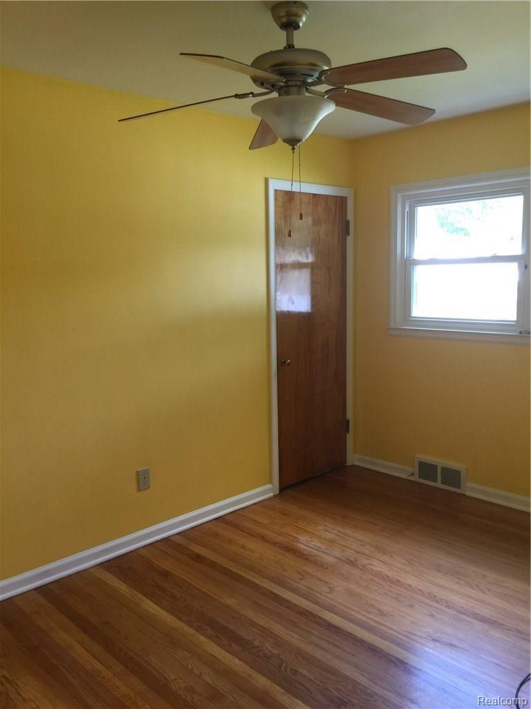 9977 Inkster Road Livonia, MI 48150 - Photo 8 of 45 IMG_1609.JPG