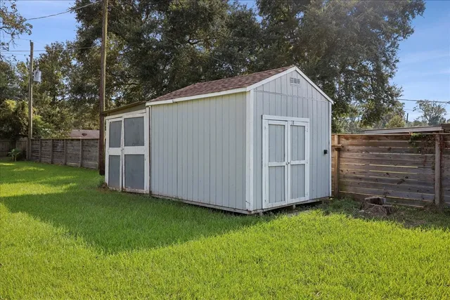 a view of backyard with tub and trees