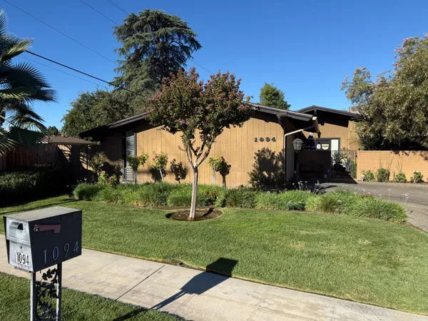 $325,000 | 1094 South Sunnyside Avenue, Fresno, CA 93727