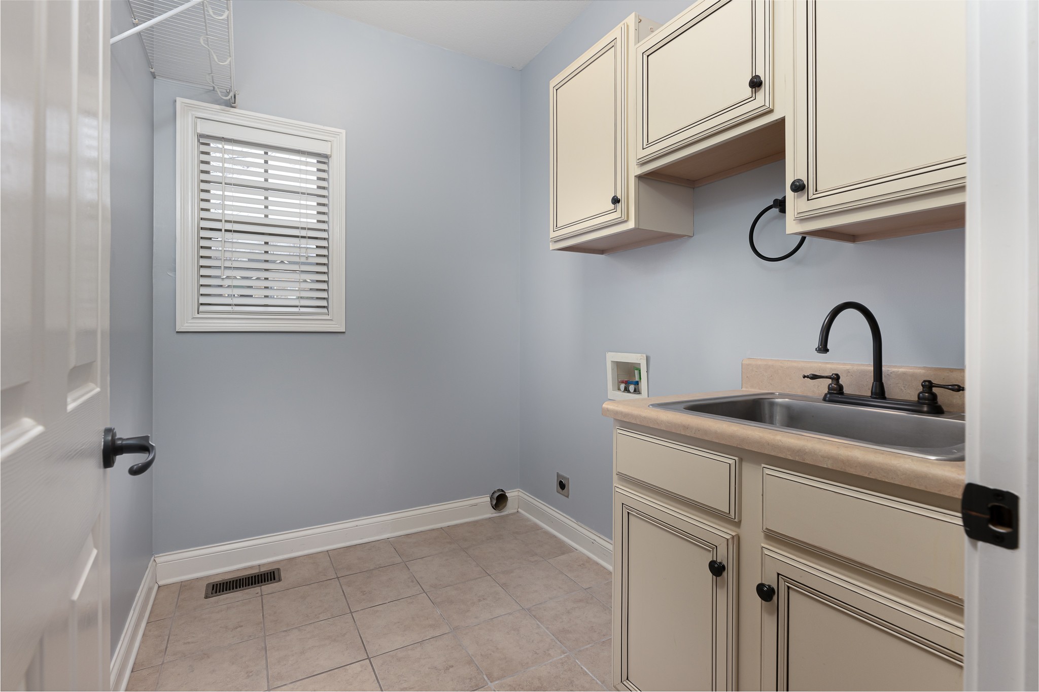 1094 Drakes Cove Road South Adams, TN 37010 - Photo 6 of 12