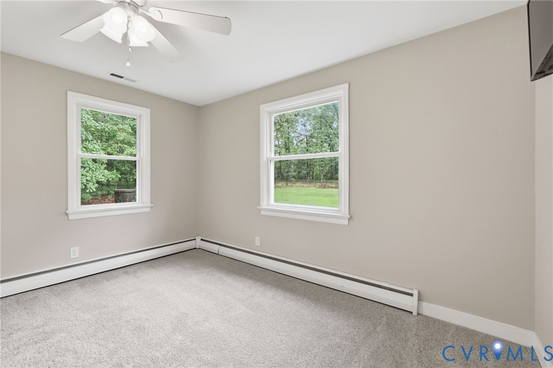 10152 Georgetown Road Mechanicsville, VA 23116 - Photo 19 of 35 an empty room with a window