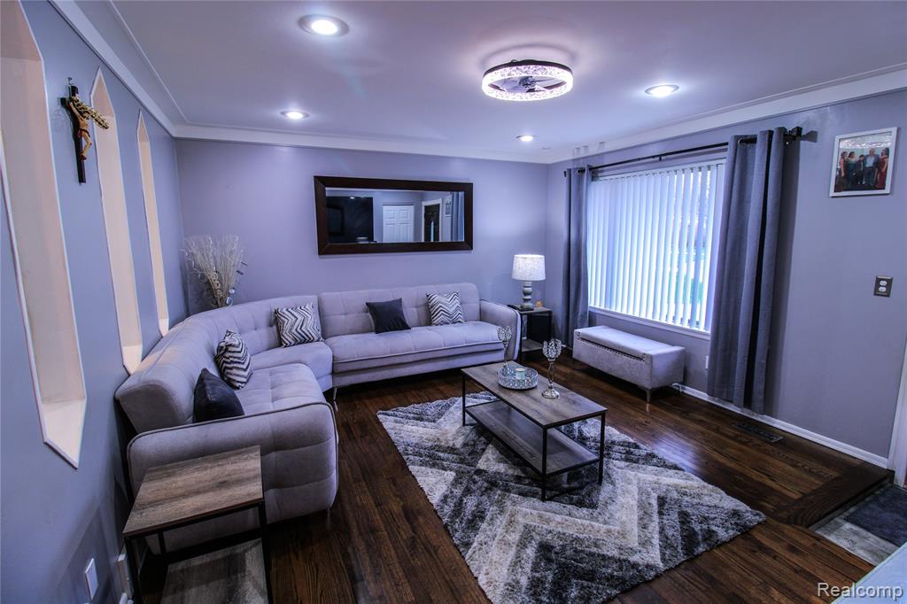 32792 Ridgefield Avenue Warren, MI 48088 - Photo 10 of 35 Gallery Image 10