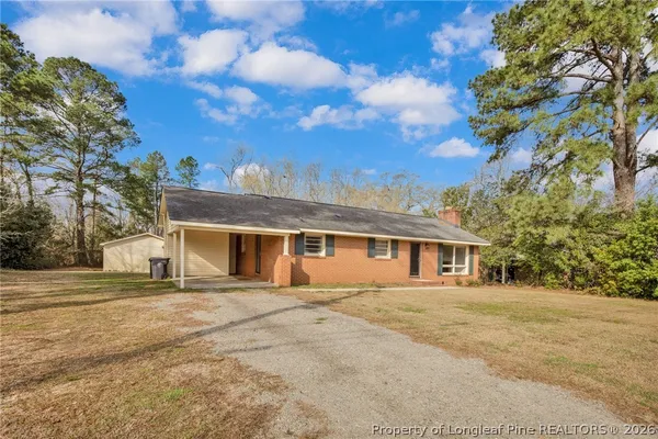$1,400 | 409 College Drive, Raeford, NC 28376