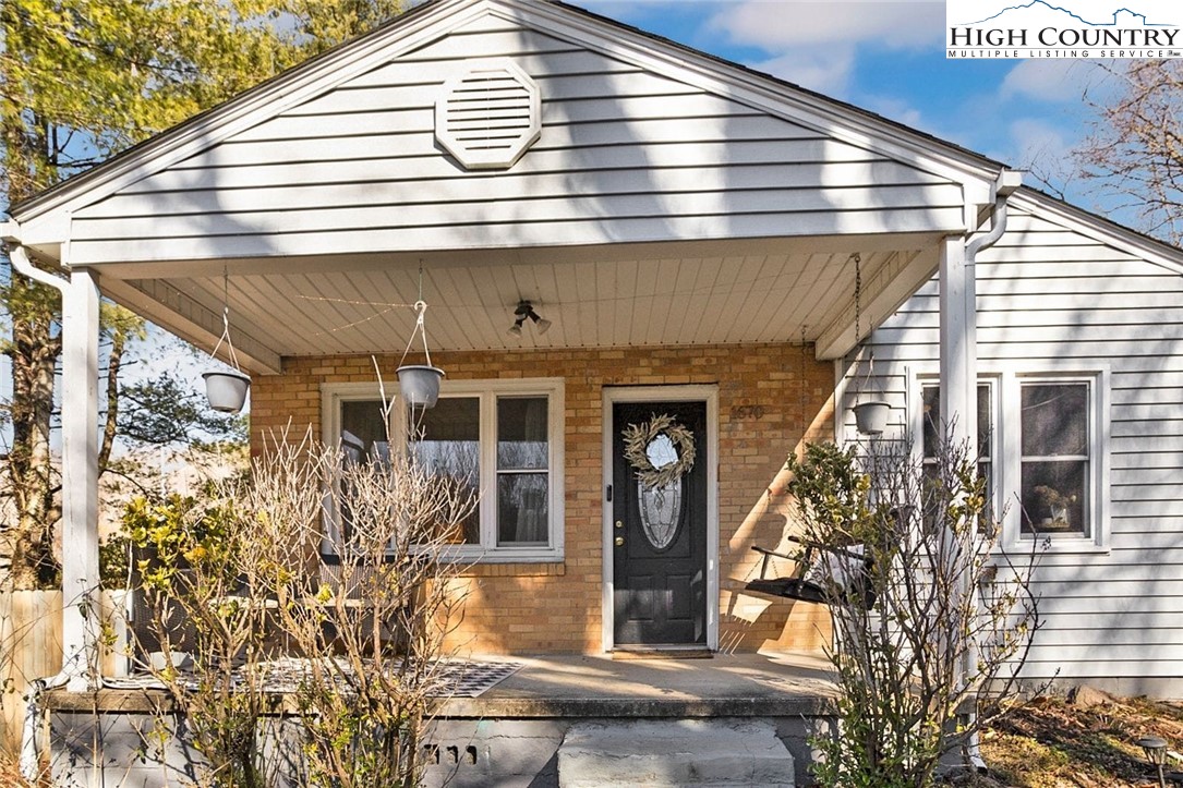 1670 Highway 194 Boone, NC 28607 - Photo 3 of 30 a front view of a house