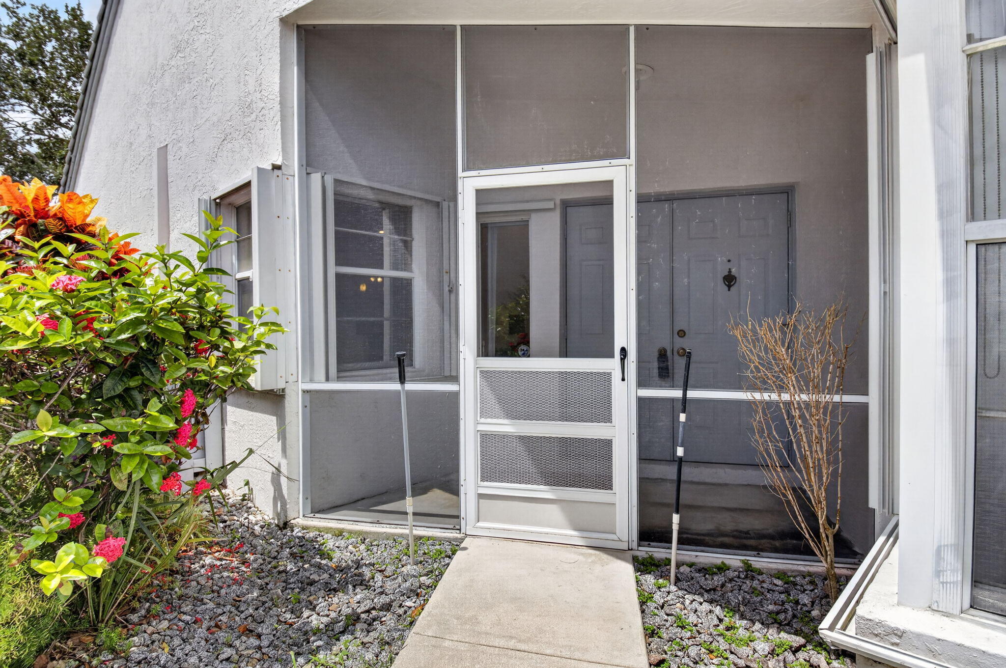 10048 Country Brook Road Boca Raton, FL 33428 - Photo 5 of 54 5-web-or-mls-DSC_3435