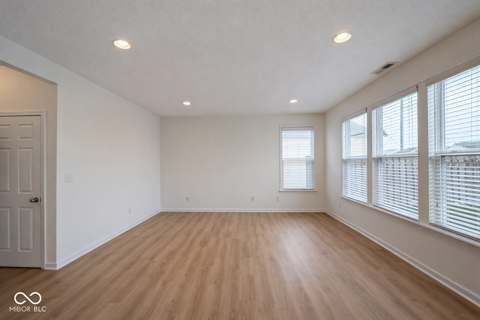 2363 Shadow Bend Drive Columbus, IN 47201 - Photo 6 of 27