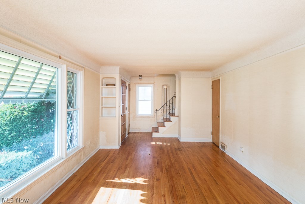 9538 Snow Road Cleveland, OH 44130 - Photo 2 of 25