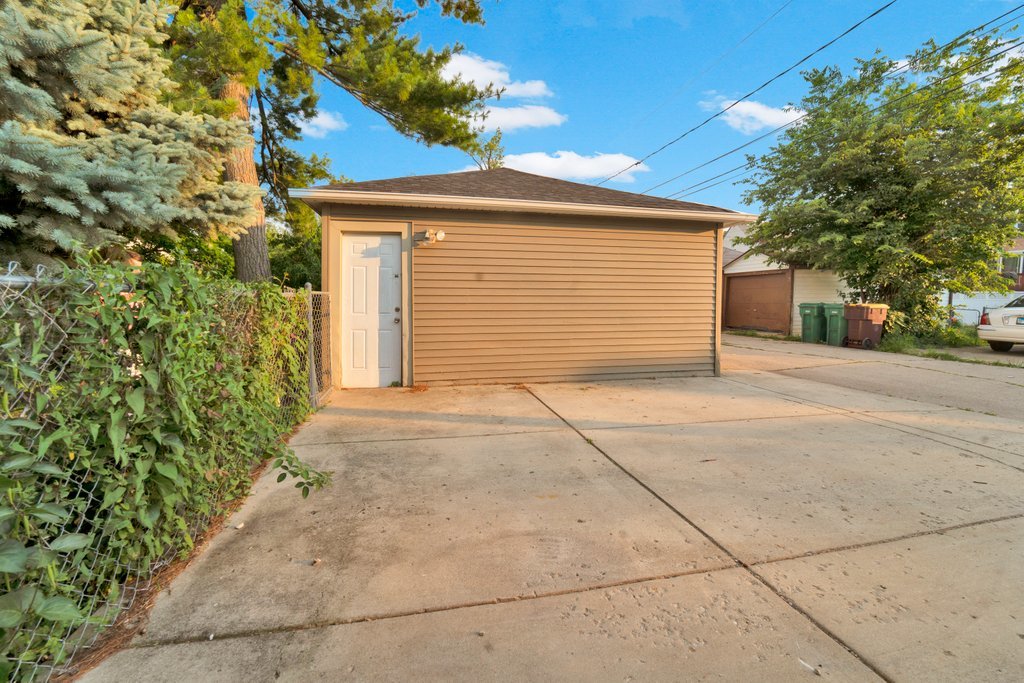 1336 Grove Avenue Berwyn, IL 60402 - Photo 23 of 30