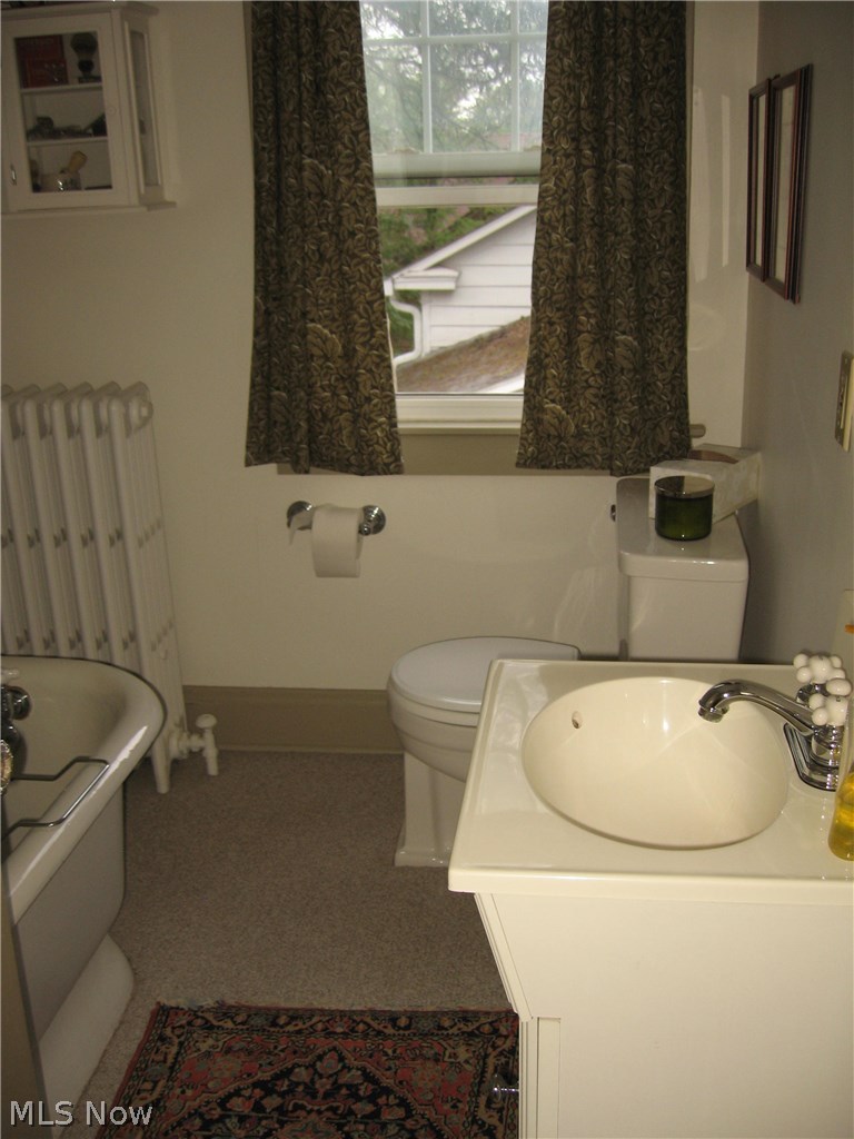 739 Ecton Road Akron, OH 44303 - Photo 25 of 34 FULL BATH 3RD FLR - NEUTRAL DECOR - NEWER FIXTURES