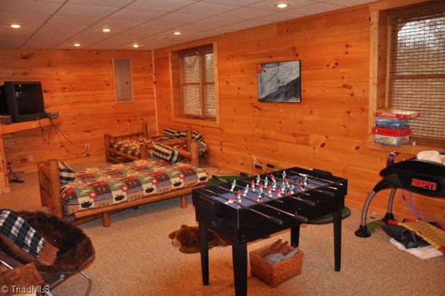 2057 Deer Run Purlear, NC 28665 - Photo 18 of 26 Gallery Image 18