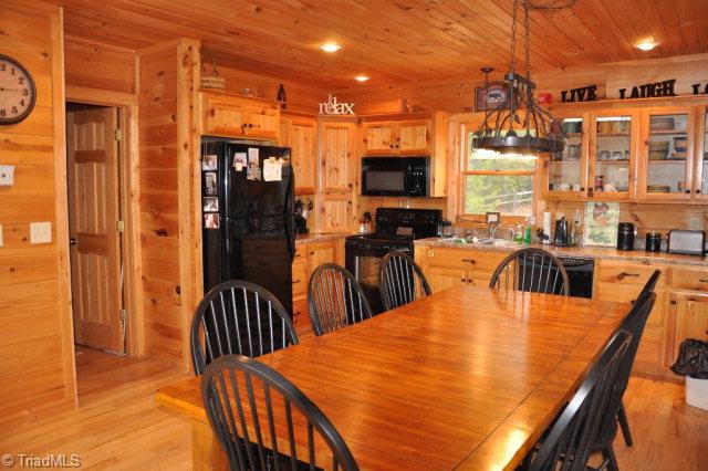 2057 Deer Run Purlear, NC 28665 - Photo 5 of 26 Gallery Image 5