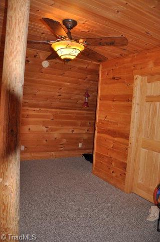 2057 Deer Run Purlear, NC 28665 - Photo 9 of 26 Loft Space