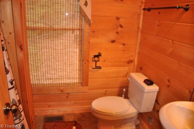 2057 Deer Run Purlear, NC 28665 - Photo 10 of 26 Loft Bath