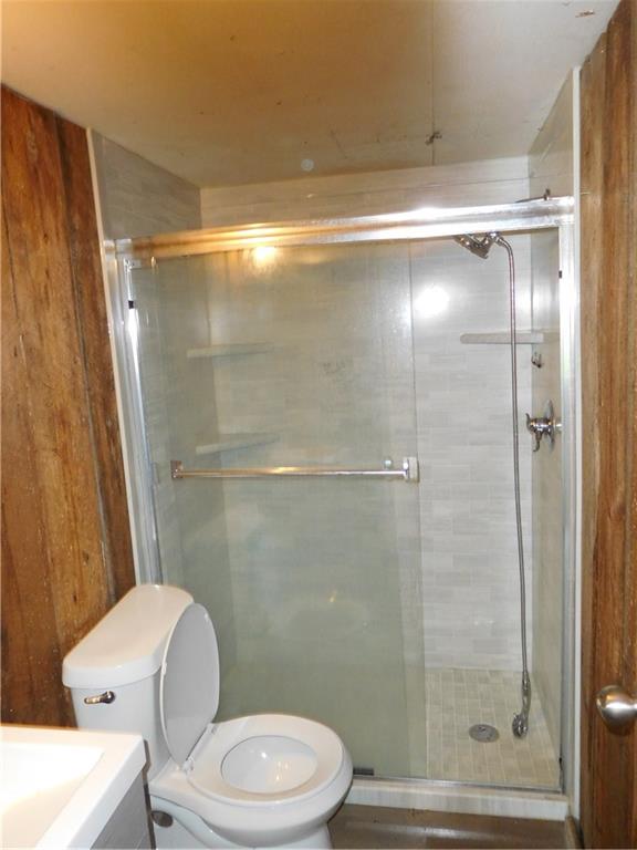 142 Ellis Road Southeast Rome, GA 30161 - Photo 17 of 19 a bathroom with a toilet and a shower