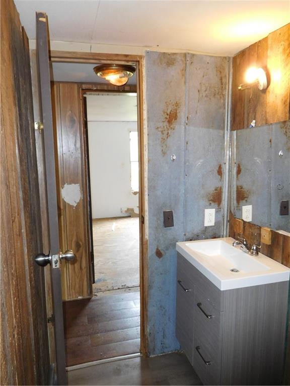 142 Ellis Road Southeast Rome, GA 30161 - Photo 18 of 19 a bathroom with a sink a mirror and a shower