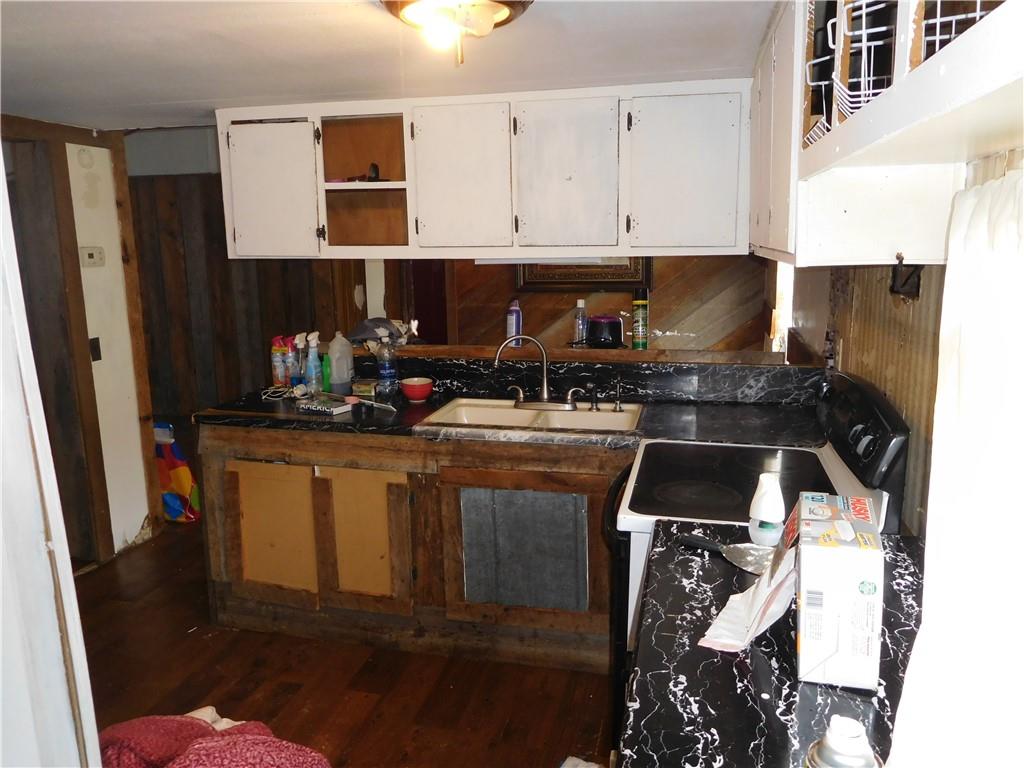 142 Ellis Road Southeast Rome, GA 30161 - Photo 9 of 19 a kitchen with stainless steel appliances a stove a microwave and a refrigerator
