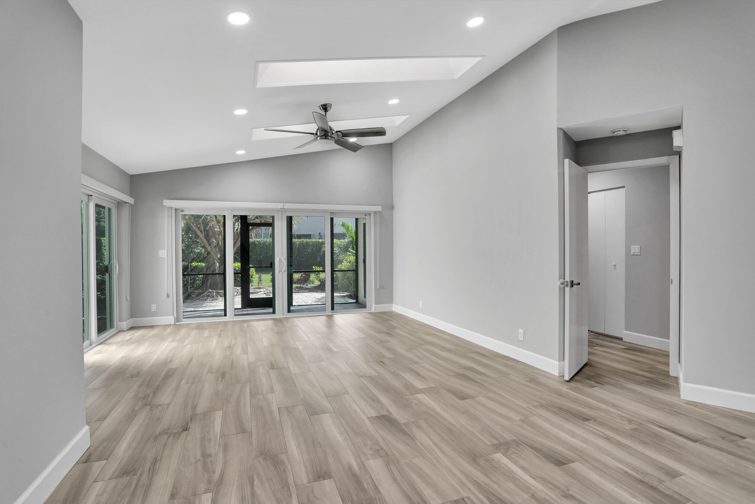 23271 Water Circle Boca Raton, FL 33486 - Photo 4 of 64 Living