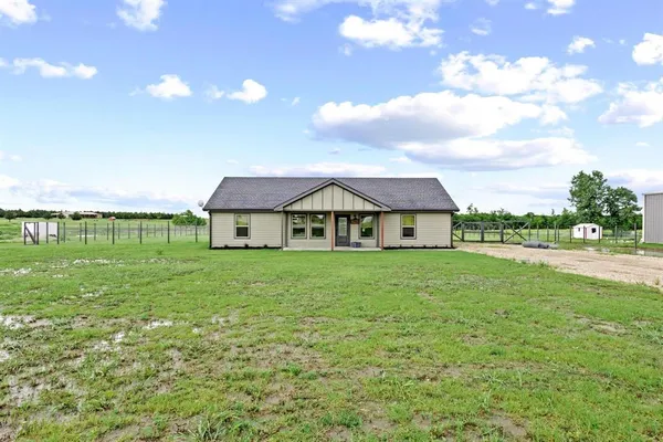 $275,000 | 293 Private Road, Honey Grove, TX 75446