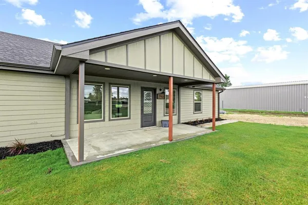 $275,000 | 293 Private Road, Honey Grove, TX 75446