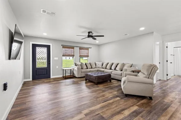 $275,000 | 293 Private Road, Honey Grove, TX 75446