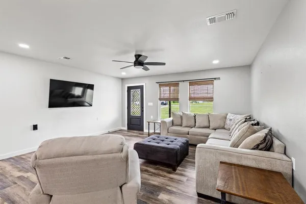 $275,000 | 293 Private Road, Honey Grove, TX 75446