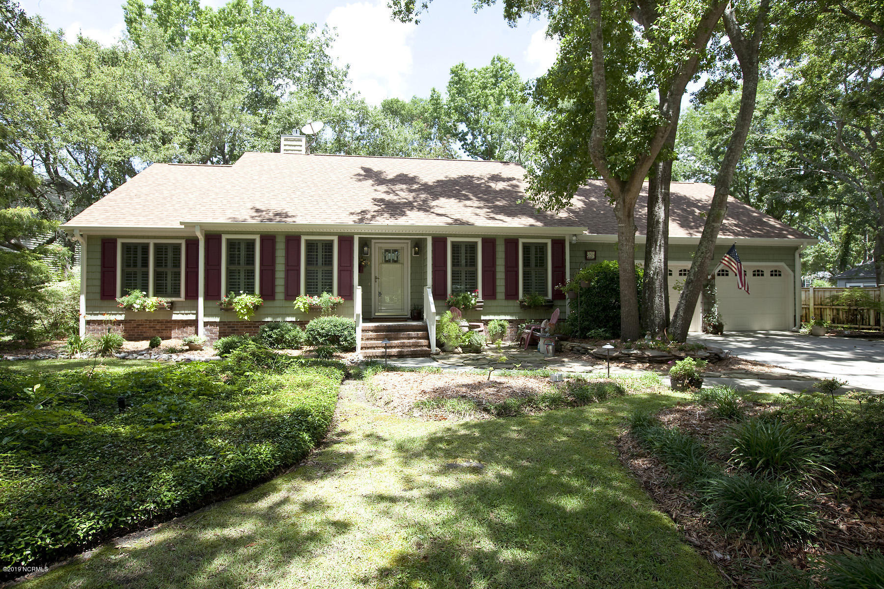 1509 Grove Point Road Wilmington, NC 28409 - Photo 2 of 37 grove point 1509 1f shane_0530
