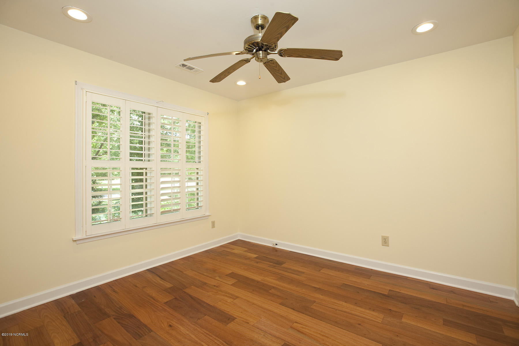 1509 Grove Point Road Wilmington, NC 28409 - Photo 29 of 37 grove point 1509 13br shane_0494