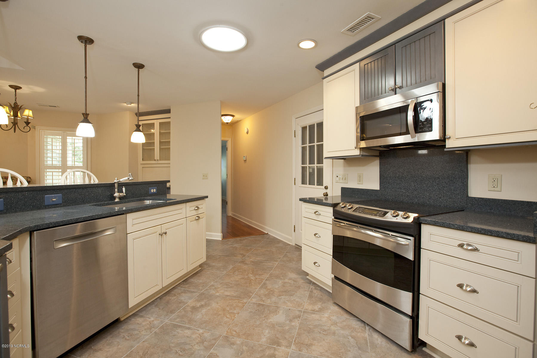 1509 Grove Point Road Wilmington, NC 28409 - Photo 10 of 37 grove point 1509 5kit shane_0421