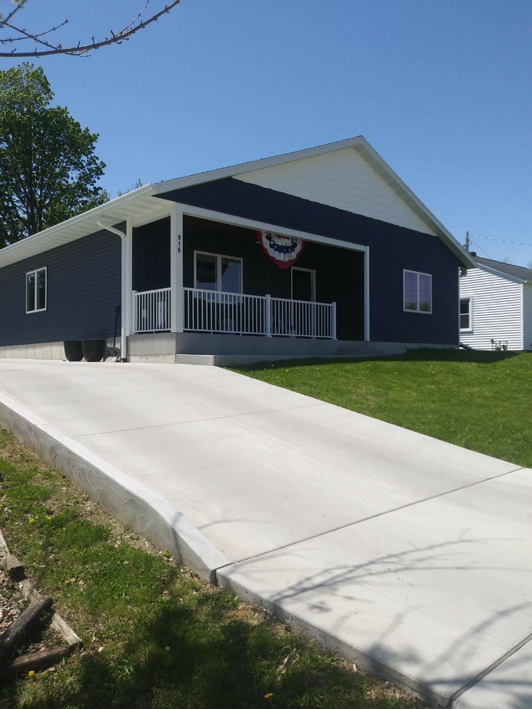 916 East Main Street Caledonia, MN 55921 - Photo 1 of 13