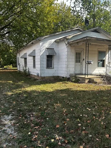 $30,000 | 111 South Elm Street, Nokomis, IL 62075