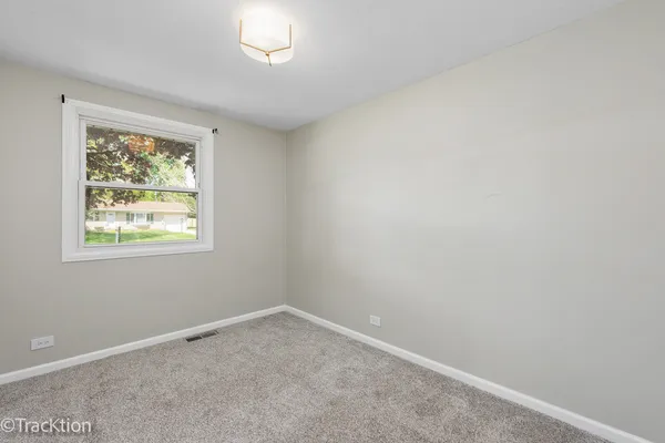 $2,600 | 146 Mohawk Drive, Carol Stream, IL 60188